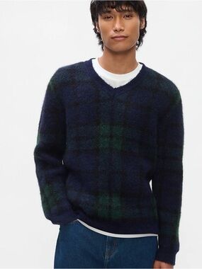 Gap Plaid V-Neck Sweater Blue Plaid Sz M soft, fuzzy texture preppy